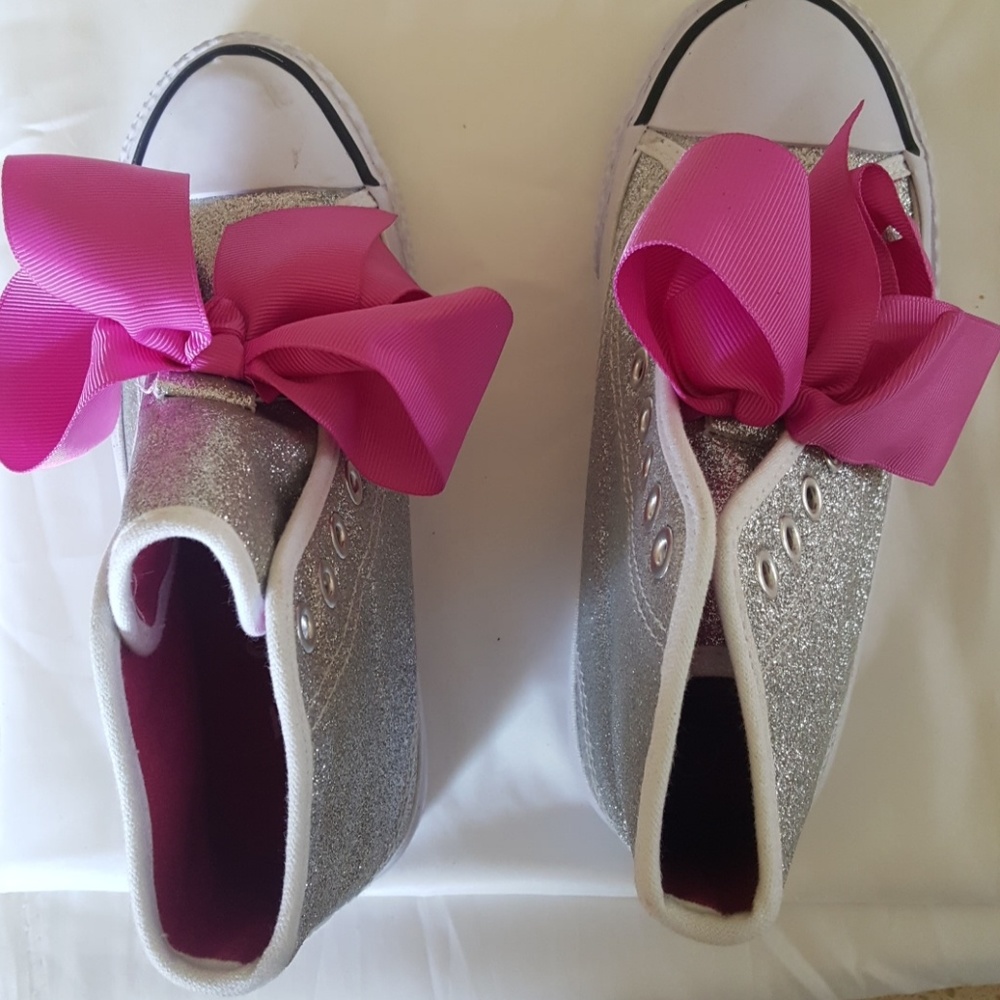 JoJo sneakers size 13